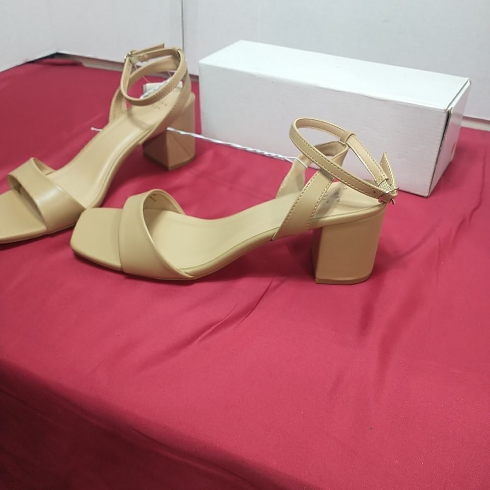 A New Day Brand Woman's SZ 11 Tan. - Picture 2 of 8
